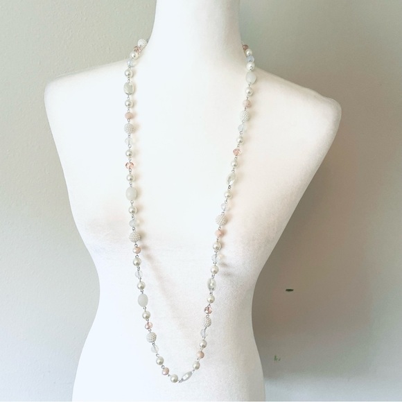 Fantasy Pearls Necklace - Picture 2 of 7